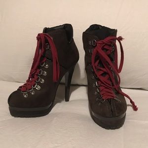Platform Hiker Boot Heels Size 8